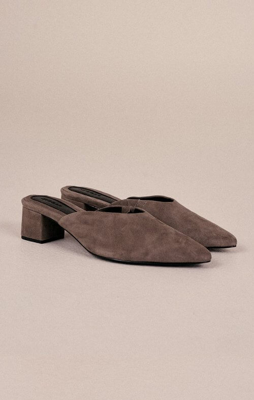 jaggar the label core suede mule gravel