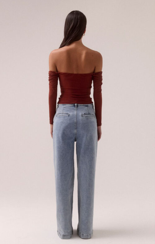 SOVERE MYRIAD OFF SHOULDER TOP CINNAMON