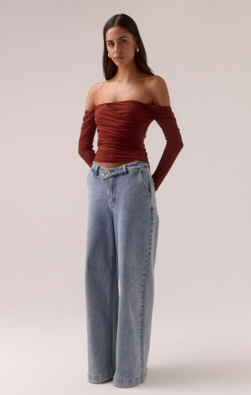 SOVERE MYRIAD OFF SHOULDER TOP CINNAMON