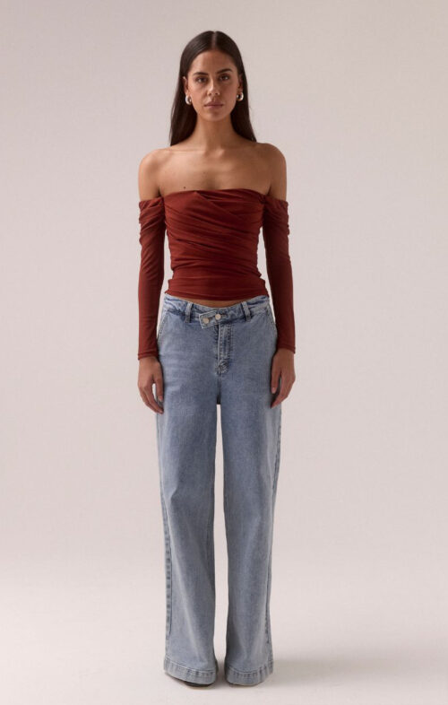 SOVERE MYRIAD OFF SHOULDER TOP CINNAMON