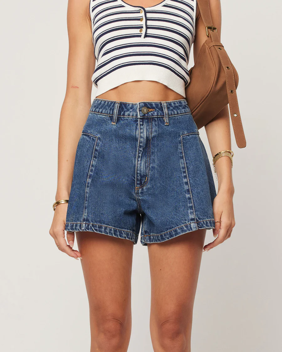 ABRAND 94 PLEATED SHORT BELLA